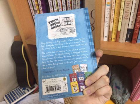 Sách không bị lỗi gì, hàng real nên giấy đẹp lắm .-. ship giao nhanh (2 ngày). Mình mua đợt sale tận ~60% nên khá là ưng (có khi còn thấp hơn giá gốc .-.) vì bình thường sách ngoại văn giá hơi cao muốn mua cũng khó ^^ Sách không bị lỗi gì, hàng real nên giấy đẹp lắm .-. ship giao nhanh (2 ngày). Mình mua đợt sale tận ~60% nên khá là ưng (có khi còn thấp hơn giá gốc .-.) vì bình thường sách ngoại văn giá hơi cao muốn mua cũng khó ^^