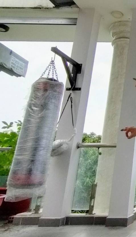 treo bao ngoài trời thì có cần bóc lớp nilon ra không shop? treo bao ngoài trời thì có cần bóc lớp nilon ra không shop?