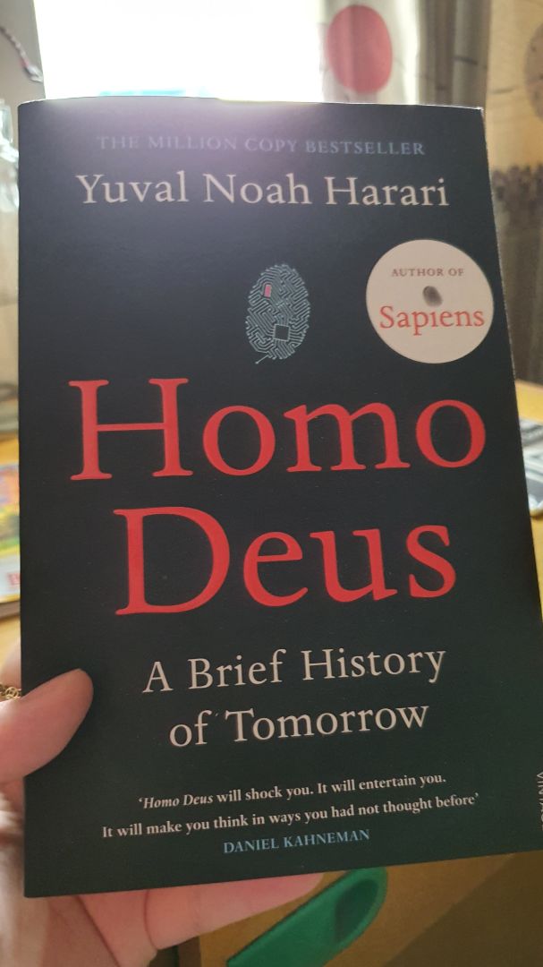 Đẳ xong nhận được hàng rất nhanh. Bìa sách đẹp. có mấy nốt trên vân tay còn được thiết kế nổi lên. Mua sách ngoại văn ở Fahasa không bao giờ lo về chất lượng.