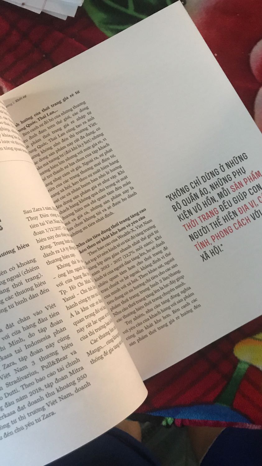 Một quyển sách gối đầu giường dành cho những ai ấp ủ mong muốn dấn thân vào nghiệp làm đẹp cho đời.

Với những kiến thức chuyên môn cao, các tác giả vẽ ra một bức tranh toàn cảnh đến chi tiết dành cho những ai mong muốn bước vào ngành kinh doanh thời gian.

Điểm trừ Tiki ko hỗ trợ bọc plastic cho quyển này