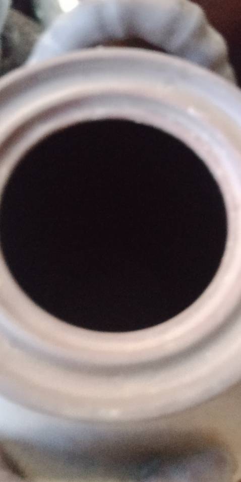 Chất liệu sành đanh mịn,  nung kỹ, khử độc rượu tốt.