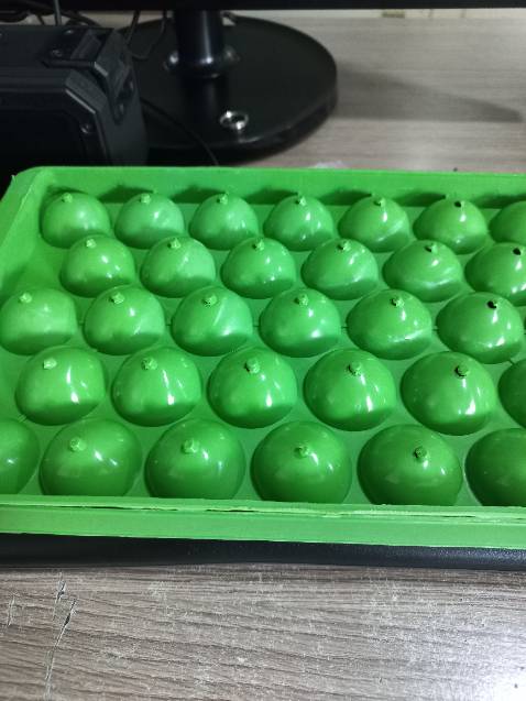 Khay đá khá dẻo, nhân viên cute, mn mua ủng hộ đi ạ, mua trên Tiki cho yên tâm ạ...