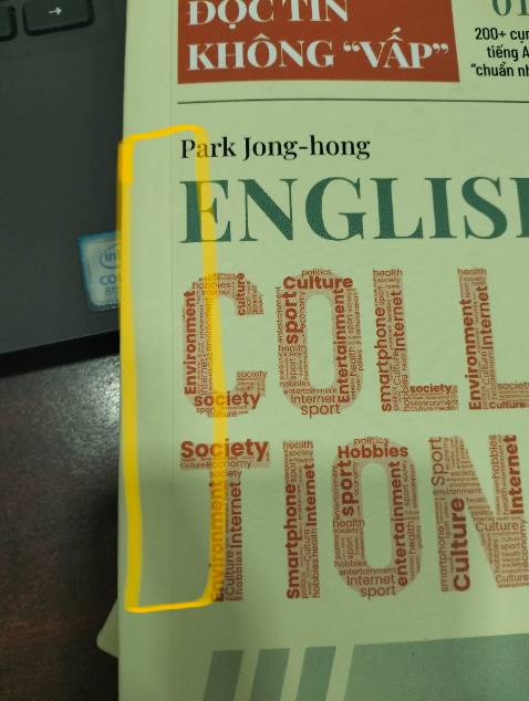 Phần bìa sách có vết hằn, cảm giác như đã bị lật ra nhiều lần từ trước, hay do sách gốc đã như vậy nhỉ😥