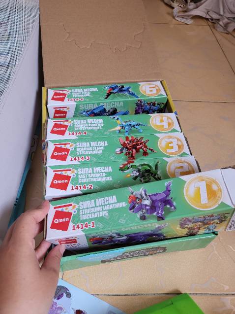 Đóng gói đẹp, hộp rất xịn, làm quà tặng là đẹp hết ý, mới ráp thử bộ số 1, đủ mảnh luôn, bé rất thích, bé mới 3 tuổi nên chưa tự ráp được nhưng hy vọng lớn lên bé sẽ mê ráp mấy món này giống mình.