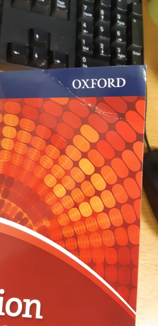 sách bị gãy 1 gốc,