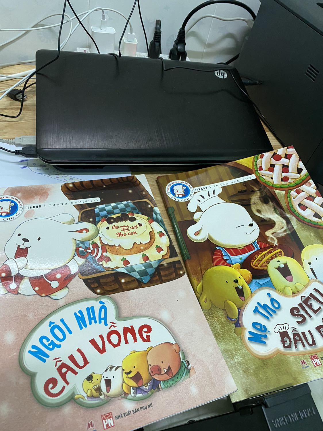 Theo đuổi một người phụ nữ sẽ khiến bạn mất rất nhiều tiền. Vì vậy, hãy theo đuổi tiền bạn sẽ có rất nhiều phụ nữ.

Thật ra có rất ít phụ nữ đẹp, không phải vì phụ nữ không biết làm đẹp mà vì họ làm hoài mà vẫn không đẹp.

Nếu ống kính máy ảnh hình tròn thì tại sao ảnh lại hình vuông nhỉ?