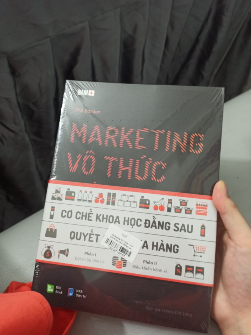 sách bọc kĩ, giao nhanh, trình bày đẹp, giấy xịn nữa 🙉🙉 nội dung thì mn đọc sơ giọng văn đi he, chưa đọc nên chưa bít