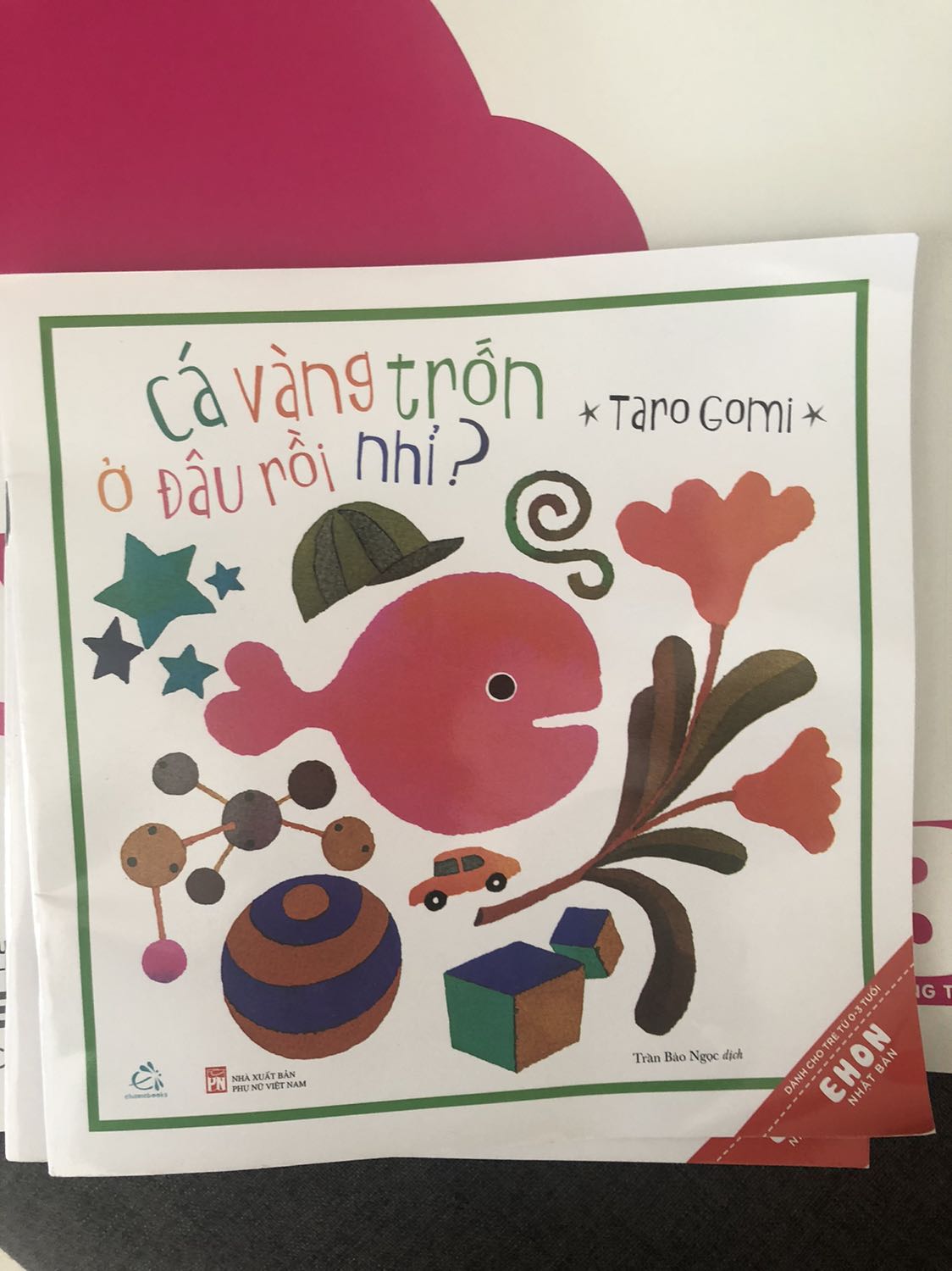 Sản phẩm phù hợp với bé. Mỗi lần mẹ đọc em bé chú ý lắng nghe và dõi theo hình.