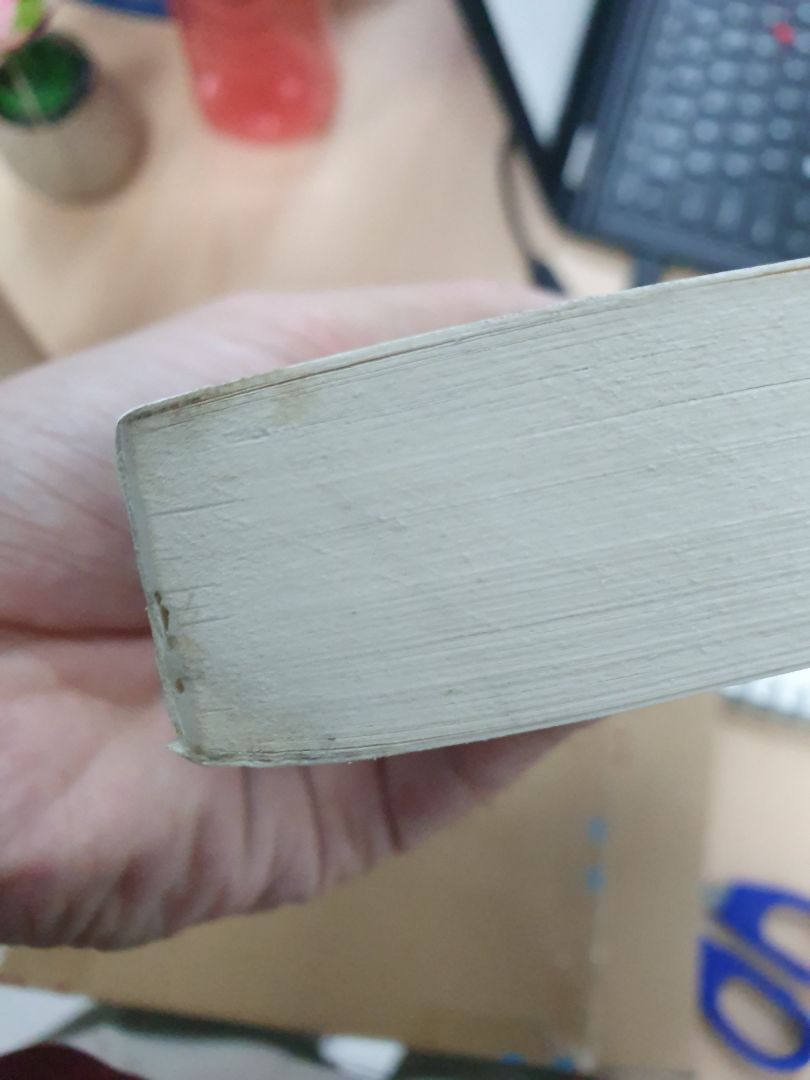 Mình không hiểu tại sao tiki lại để trường hợp này xảy ra. Dù mình đã đọc nhận xét của một bạn mua trước cũng bị lỗi tương tự, nhưng k ngờ tiki vẫn không khắc phục. Mình rất mong tiki xem xét lại việc này kỹ càng nhé! Mình cảm ơn.