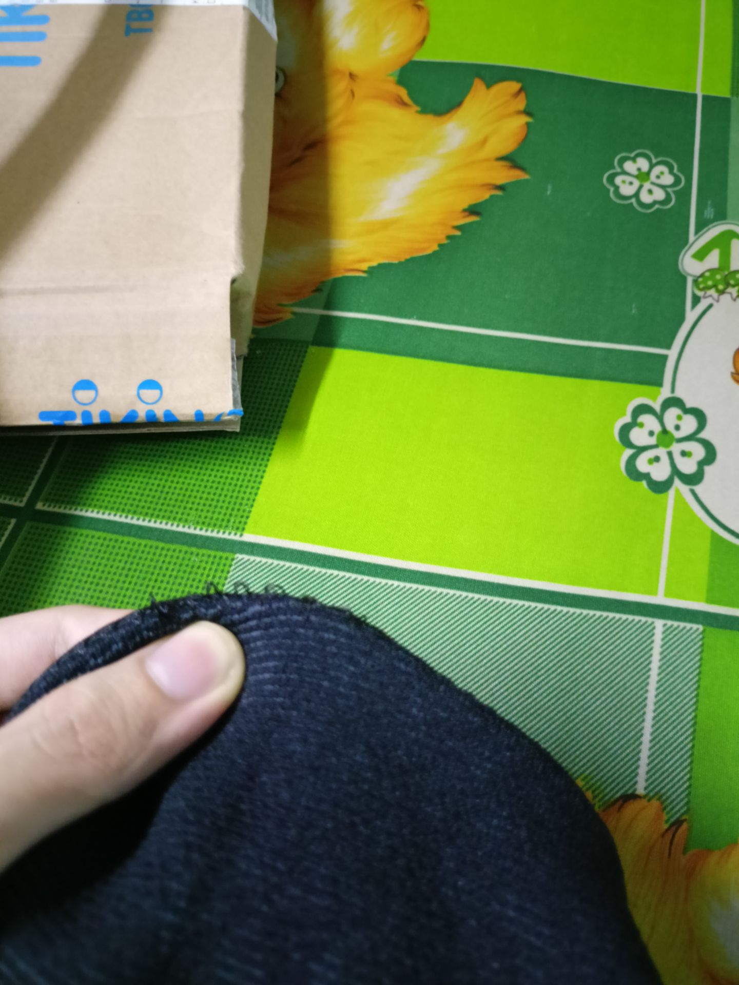 hàng giống hình, nhưng chỉ thừa, rác chỉ, bung chỉ ở 1 vài nơi, mình mua giá 129k ship 18k tổng 147k, cao so với các loại hàng khác mà như vậy, thất vọng! mong shop kiểm hàng kĩ hơn, tốt nhất trước khi giao nên kt lại đường chỉ, còn lại shop cũng nhiệt tình tư vấn, dịch vụ ok, sản phẩm chưa được ưng ý