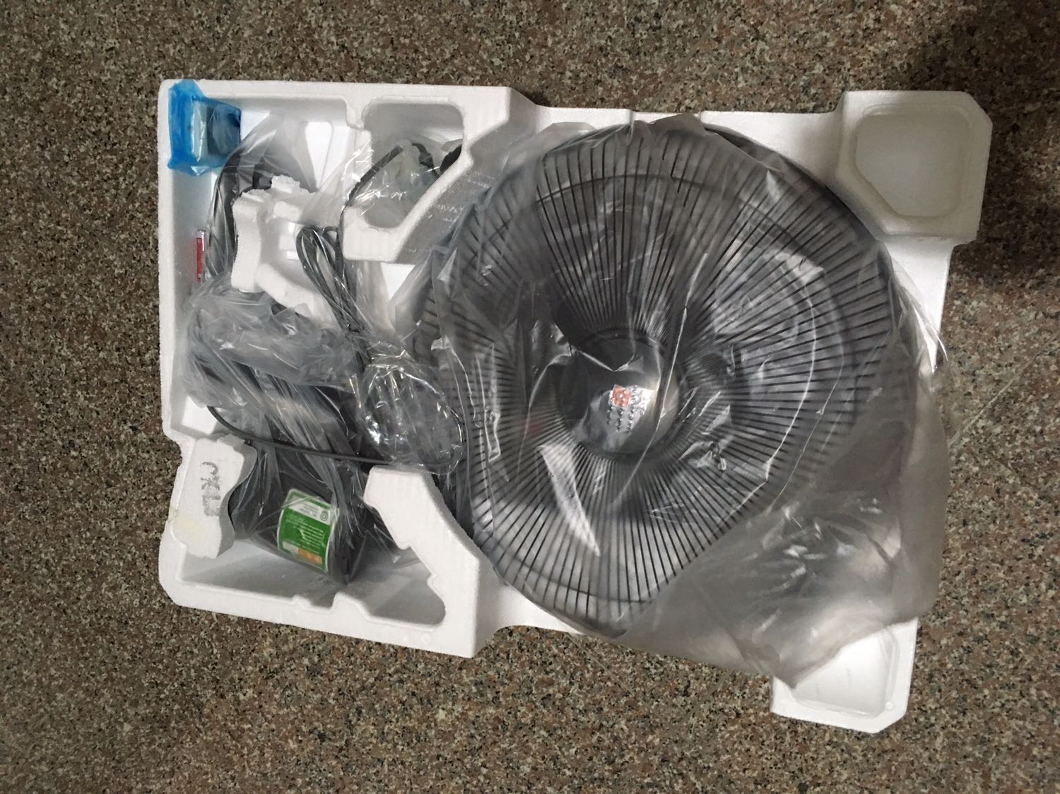 Quạt êm mát, chắc chắn, nguyên seal. Thương hiệu KDK thì không phải bàn rồi. Vợ mình rất thích, mát trong người nên cũng đỡ cáu gắt với mình hơn. Tiki giao hàng nhanh. Cảm ơn Tiki! Quạt êm mát, chắc chắn, nguyên seal. Thương hiệu KDK thì không phải bàn rồi. Vợ mình rất thích, mát trong người nên cũng đỡ cáu gắt với mình hơn. Tiki giao hàng nhanh. Cảm ơn Tiki!