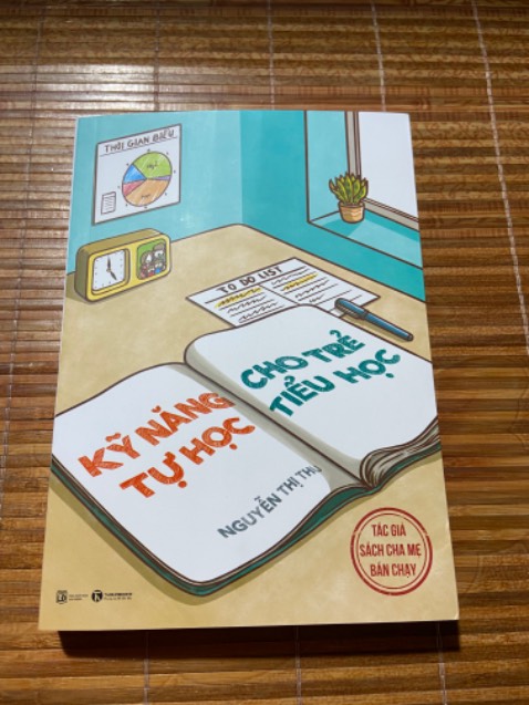 Sách đẹp. Mỗi tội Đóng hàng không ổn lắm. Vỏ bọc bị ướt, may mà ko ảnh hưởng tới sách ạ