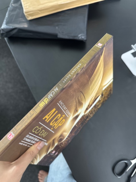 Sách bé hơn hình nhiều, nhận sách xong hơi hụt hẫng Sách bé hơn hình nhiều, nhận sách xong hơi hụt hẫng