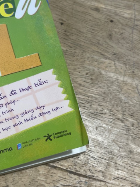 Sách có móp bọc mà giao lại nhăn gốc sách hết trơn. Nhớ tiki gói sách cũng kĩ lắm lần đầu thấy sách bị như vậy