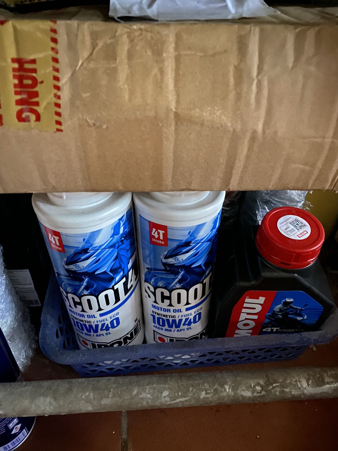 Nhớt chạy êm , mượt . Tay ga nhẹ và quảng cáo tiết kiệm xăng . Đi tầm 1500km thay là đẹp ạ