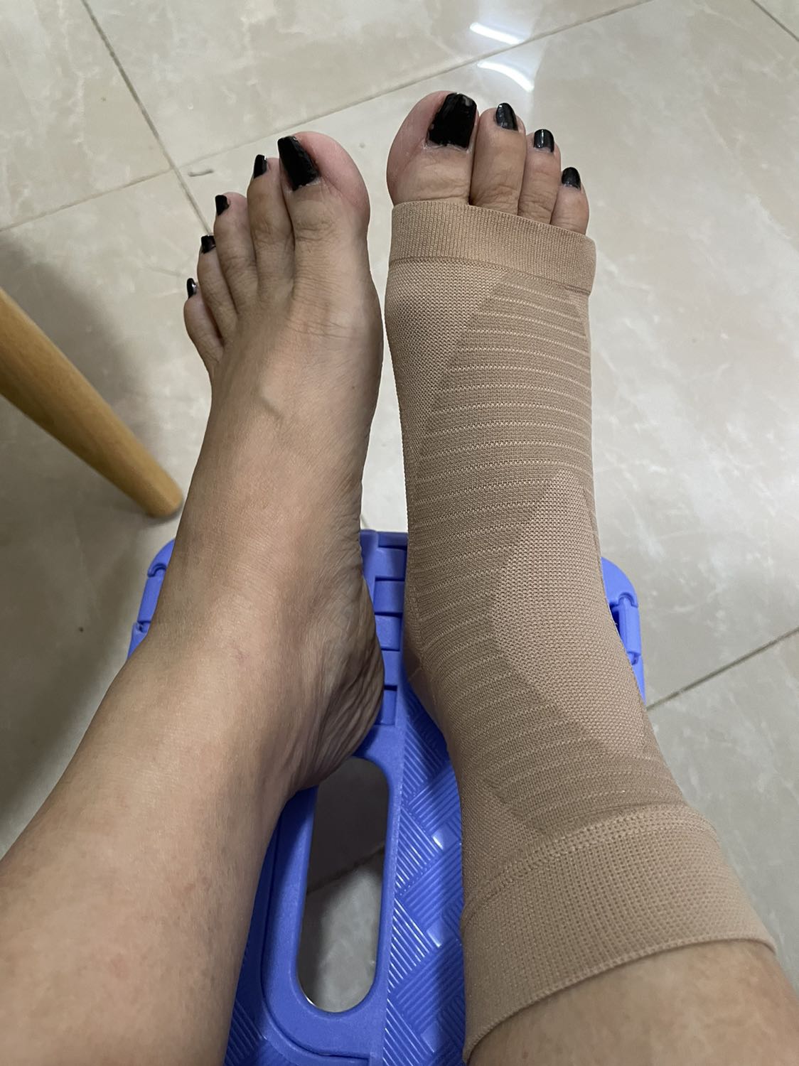 Giao hàng có 1 chiếc vớ, đề nghị shop bổ sung hàng