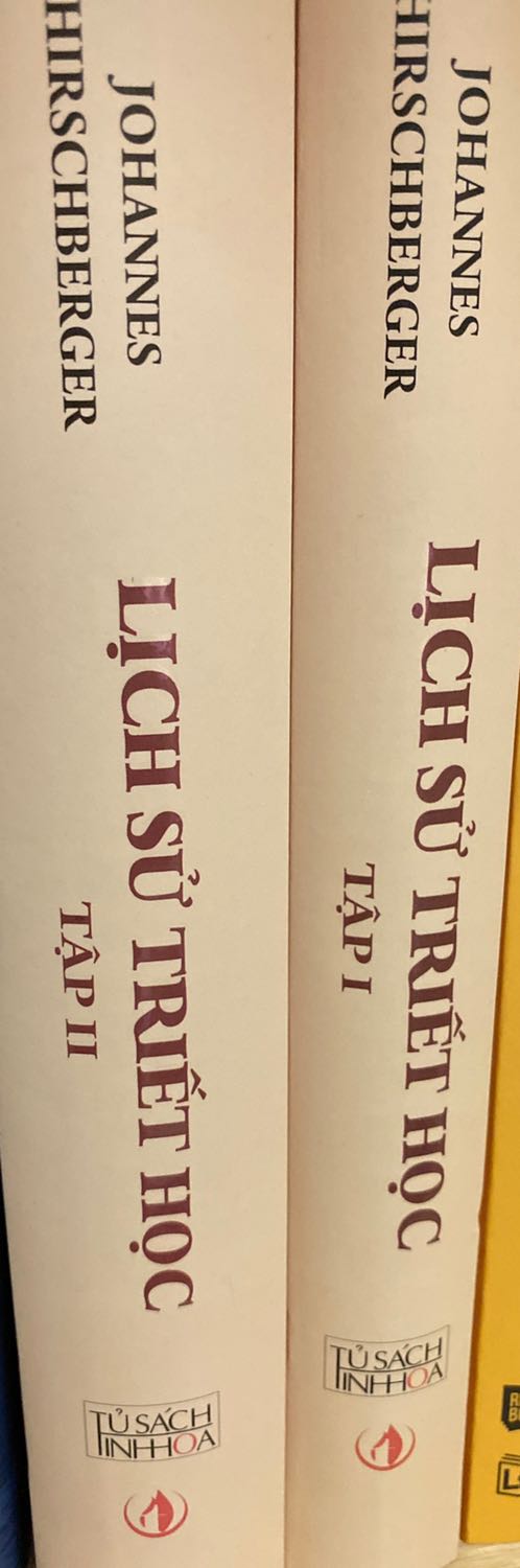 Kiện hàng này mình nhận được khá nhanh, sách chưa bóc co và được gói 2-3 lớp rất kỹ nên dù không có áo sách thì sách vẫn ổn. Mình lúc đặt hàng nhìn bìa thấy khá lo vì có vẻ không chỉn chu, sợ gặp sách lậu. Tuy nhiên, lúc lấy sách ra thì mọi thứ lại rất chỉn chu, màu không như hình, chất lượng giấy cũng rất tốt. Nội dung mình xem sơ qua cũng khá đáng đọc. Hình ảnh về sách mình thấy nên cập nhật lại để sát thực tế nhất là được. Kiện hàng này mình nhận được khá nhanh, sách chưa bóc co và được gói 2-3 lớp rất kỹ nên dù không có áo sách thì sách vẫn ổn. Mình lúc đặt hàng nhìn bìa thấy khá lo vì có vẻ không chỉn chu, sợ gặp sách lậu. Tuy nhiên, lúc lấy sách ra thì mọi thứ lại rất chỉn chu, màu không như hình, chất lượng giấy cũng rất tốt. Nội dung mình xem sơ qua cũng khá đáng đọc. Hình ảnh về sách mình thấy nên cập nhật lại để sát thực tế nhất là được.