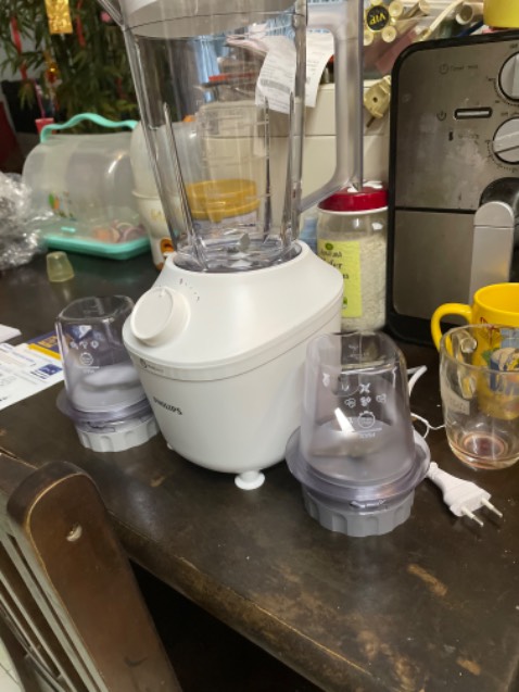 Tiki giao hàng siêu nhanh, sáng đặt chiều có 👍👍.  Shop bán hàng chính hãng, đầy đủ bảo hành, giá tốt nữa ! Phillip có bộ này gọn nhẹ, mà lại dùng đc nhiều thể loại thực phẩm hen: sinh tố, hạt, thịt, rau ! Ưng ý quá đê