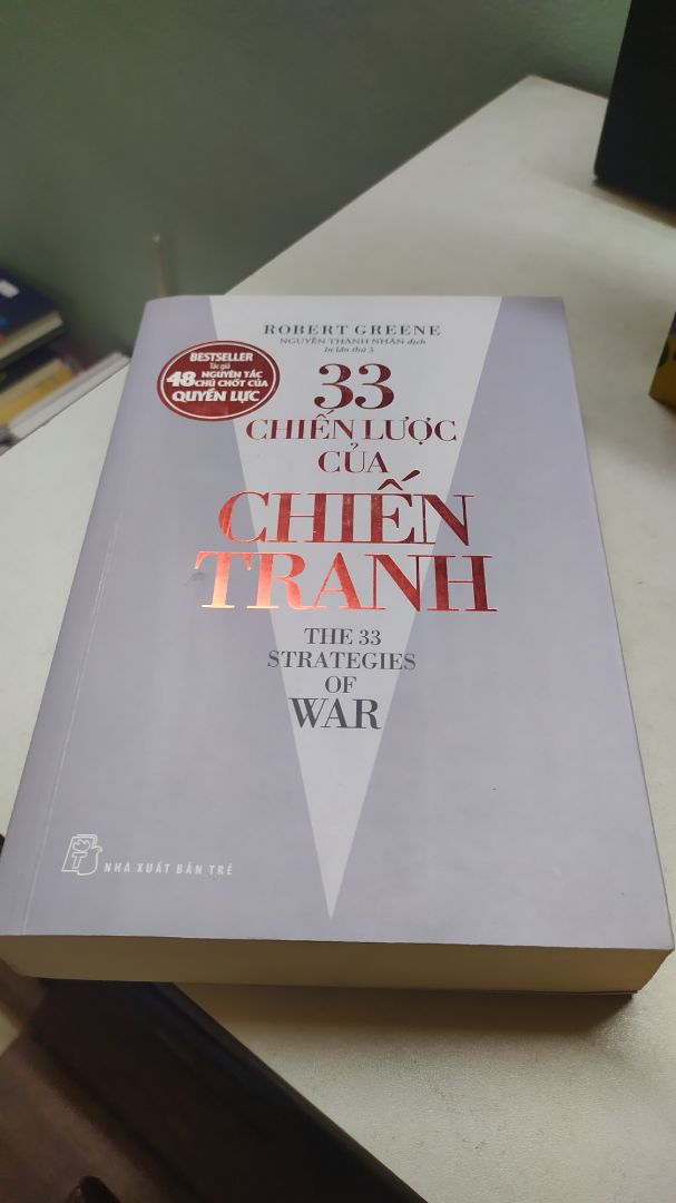 Một trong 3 quyển sách của cùng một tác giả mà mình rất yêu thích. Cách viết tương tự nhau, rất hay và đáng đọc. Các bài học bổ ích.
Tham khảo thêm 48 nguyên tắc của quyền lực và Nghệ thuật quyến rũ.