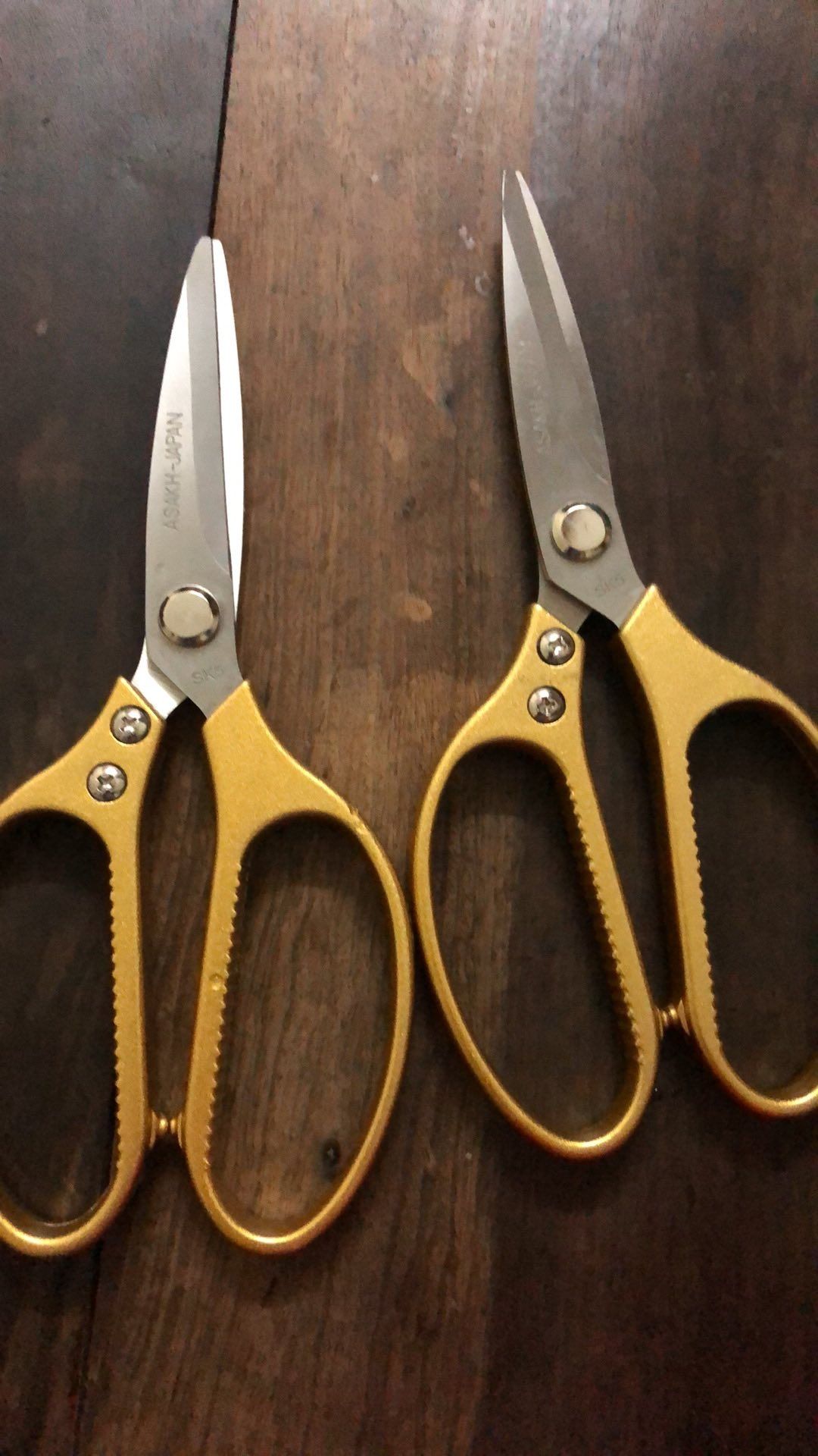 Kéo sắc mẫu mã đẹp, cắt thì khỏi phải bàn luôn, trên cả tuyệt vời
mua 2 cái khá ưng nên quyết định đặt tiếp mang tặng người nhà
Đóng gói cận thận, chắc chắn, giao hàng khá nhanh\ Kéo sắc mẫu mã đẹp, cắt thì khỏi phải bàn luôn, trên cả tuyệt vời
mua 2 cái khá ưng nên quyết định đặt tiếp mang tặng người nhà
Đóng gói cận thận, chắc chắn, giao hàng khá nhanh\