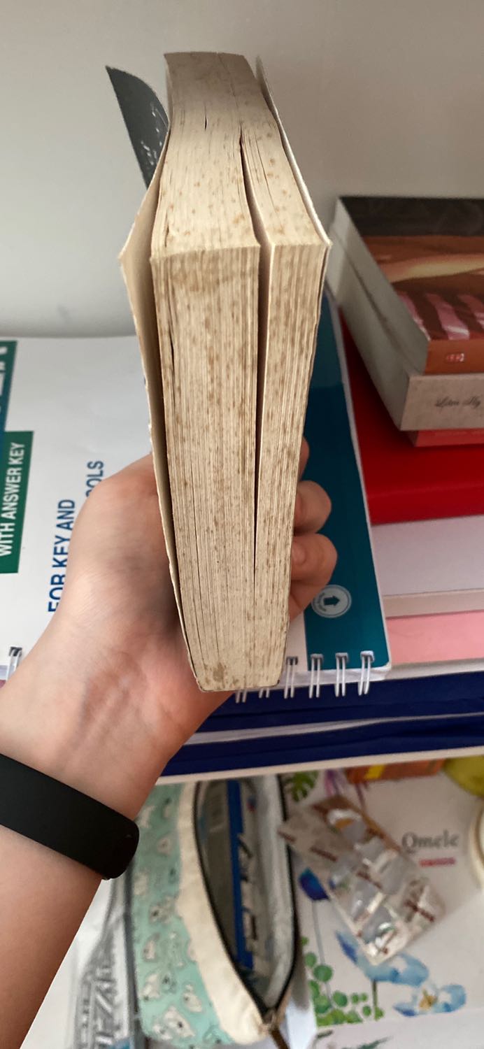 sách lúc nhận được rất cũ và mốc ở các trang. chưa đọc sách nên chưa đánh giá được nội dung