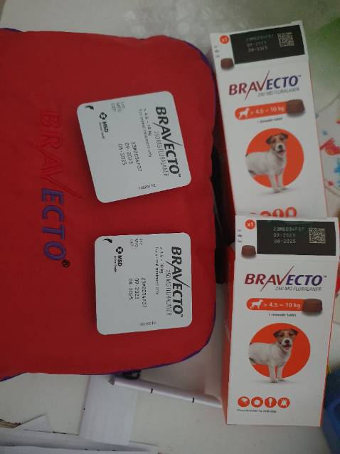 Trước giờ toàn mua bravecto ở shop. Luôn giao đúng, hsd xa, đóng gói đẹp. Lần này mua 2 viên đc tặng 1 balo mỏng, nhẹ, gấp gọn đc. Tks shop.