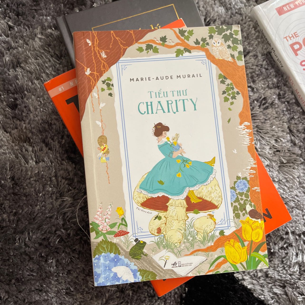 Bìa sách siêu đẹp, sách của Nhã Nam chưa bao giờ gây thất vọng về hình thức. Nội dung nhẹ nhàng, đủ lắng đọng