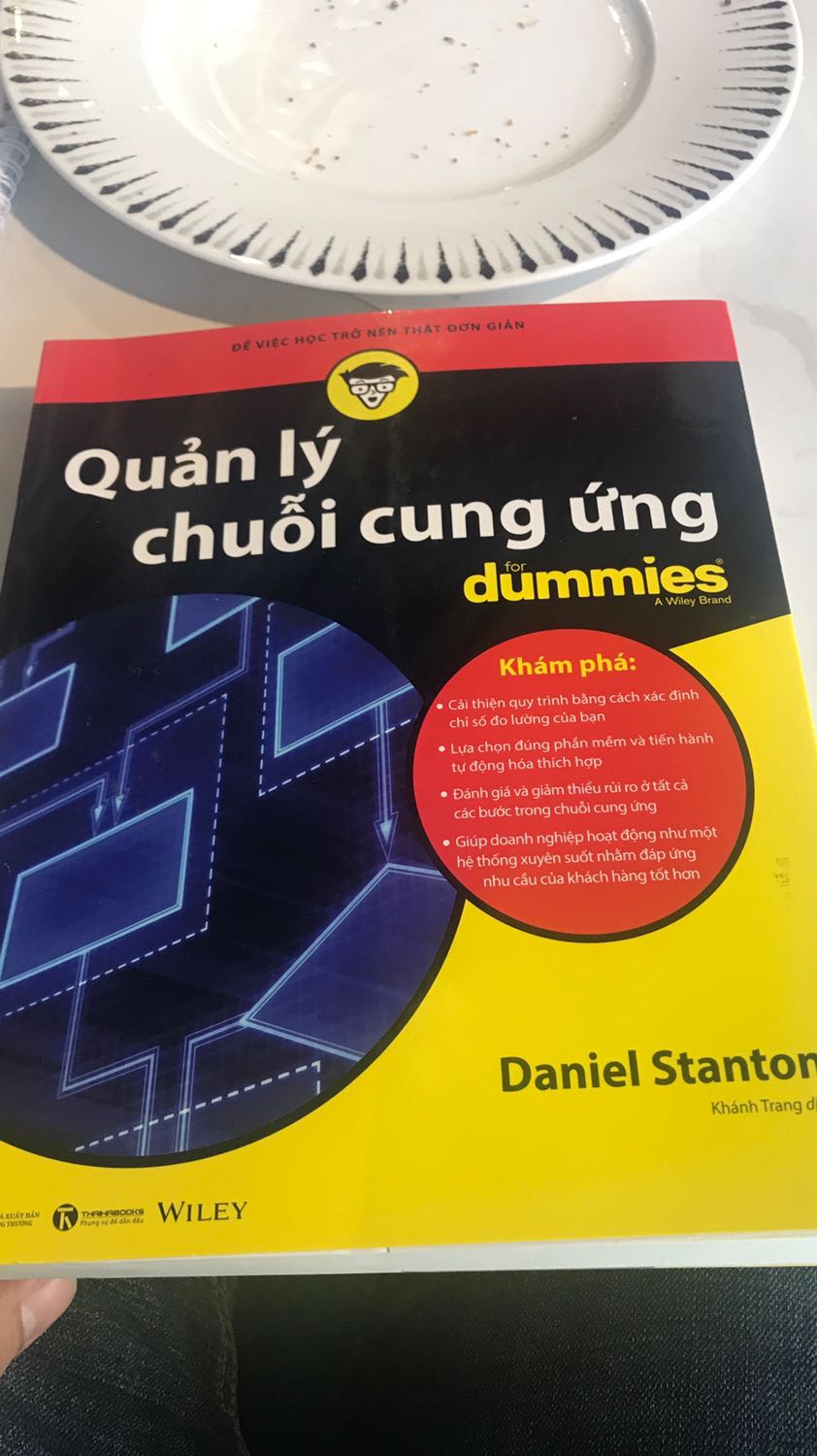 Sách chỉ đơn giản đưa ra các khái niệm và sơ bộ các khái niệm này, đưa thêm link dẫn đến các website để đọc thêm. Vd như về TPS hệ thống tinh gọn của Toyota thì chỉ đưa ra các khái niệm sơ bộ thôi. Sách này giống như quyển sách vỡ lòng, tổng quan chung cho các bên Thứ mua, quản lý vận hành và vận chuyển. Mình đọc cũng thấy hay nhưng với mức độ vừa phải. Vẫn đang tìm thêm sách chuyên ngành cho Chuỗi cung ứng.