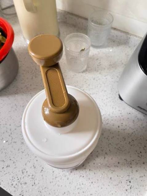 Nhỏ gọn tiện dụng, nhỏ nhưng có võ, bào đá mịn như nhung luôn. Rất hợp ăn bingsu các thứ, dễ vệ sinh rửa ráy
Ngoại quan màu sắc patel dễ nhìn