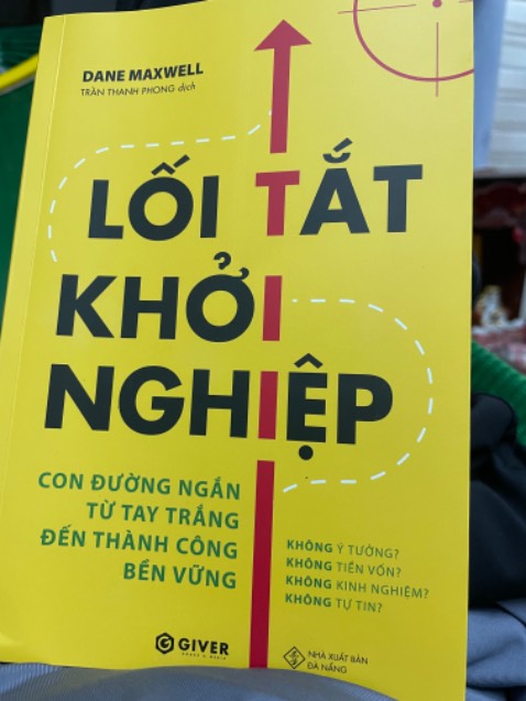 Sách viết rất thực tế, đơn giản, phù hợp với những ai từ nghành kỹ thuật muốn khởi nghiệp.
Rất phù hợp cho dân kỹ thuật như mình. 😁