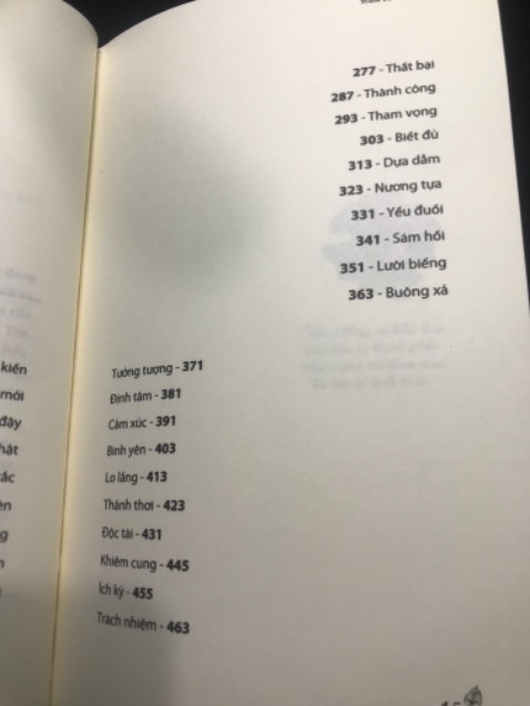 Mình mua cuốn sách của thầy Minh Niệm cũng đã lâu. Hiện tại khi đánh giá ở đây là mình đã đọc toàn bộ cuốn sách, khi nào rãnh là mình sẽ đọc và tận dụng các giờ ra chơi trên lớp. Bạn biết không, cuốn sách này của thầy đã chữa lành bản thân mình rất nhiều, mỗi mục là mỗi giai đoạn mà ai cũng đã trãi qua trong cuộc đói nhưng trong cuốn sách này thầy sẽ cho chúng ta một cái nhìn mới hơn, tích cực hơn. Không gì có thể diễn tả nỗi vì mình được vinh hạnh biết đến và đọc cuốn sách này. Con xin cảm ơn thầy Minh Niệm ạ!