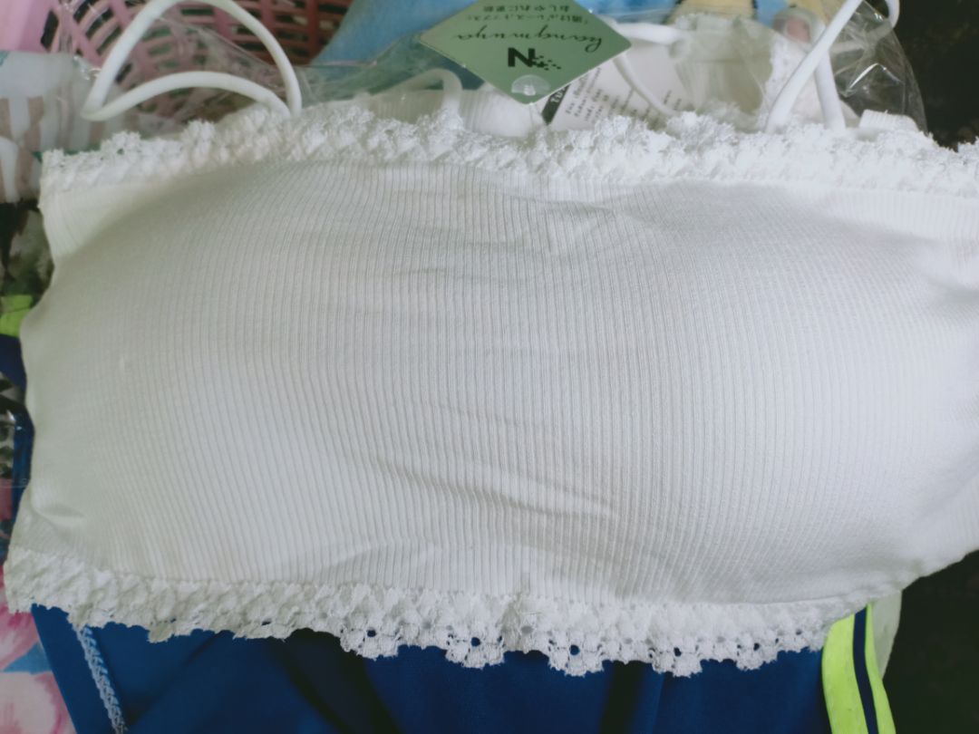 giao hàng nhanh
áo mặc giống hình ôm rất dễ chịu 
chỉ đặc 2 cái trắng dùng thử thôi lần sau sẽ đặc nữa ?