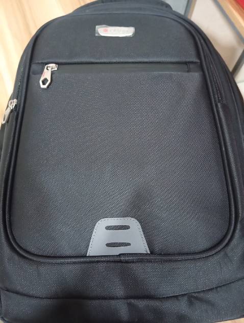 Balo rất ổn nha. Khoá kéo dễ dàng. Chất liệu vải balo mình thấy tốt. Thiết kế cũng đẹp, không quá to cồng kềnh, nhẹ, nhưng vừa đủ rộng để mang laptop, sách vở,... Mình rất hài lòng với sản phẩm. Giá cả vừa phải. Nhất định khi cần sẽ đặt 1 cái nữa.