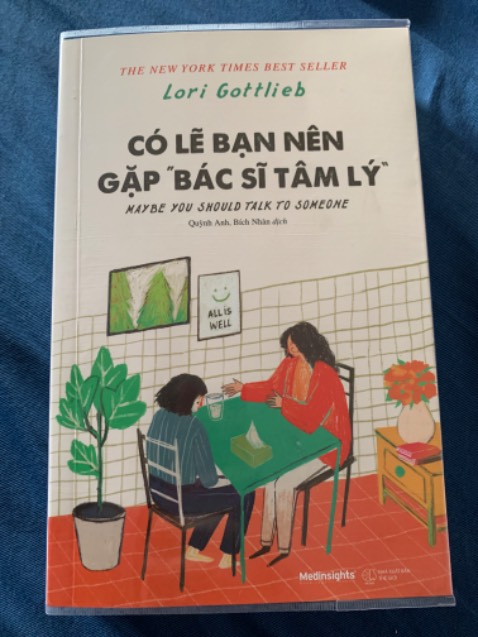 Sách rất lôi cuốn. Đã đọc thì khó có thể bỏ xuống. Là câu chuyện của một bác sỹ tâm lý nhưng lại cần đi trị liệu tâm lý. Bạn có thể bắt gặp mình trong đó. Tiki giao nhanh, mình đăng ký gửi thường để nhận free ship mà đặt tối sáng hôm sau đã nhận được, như Tiki now vậy :)