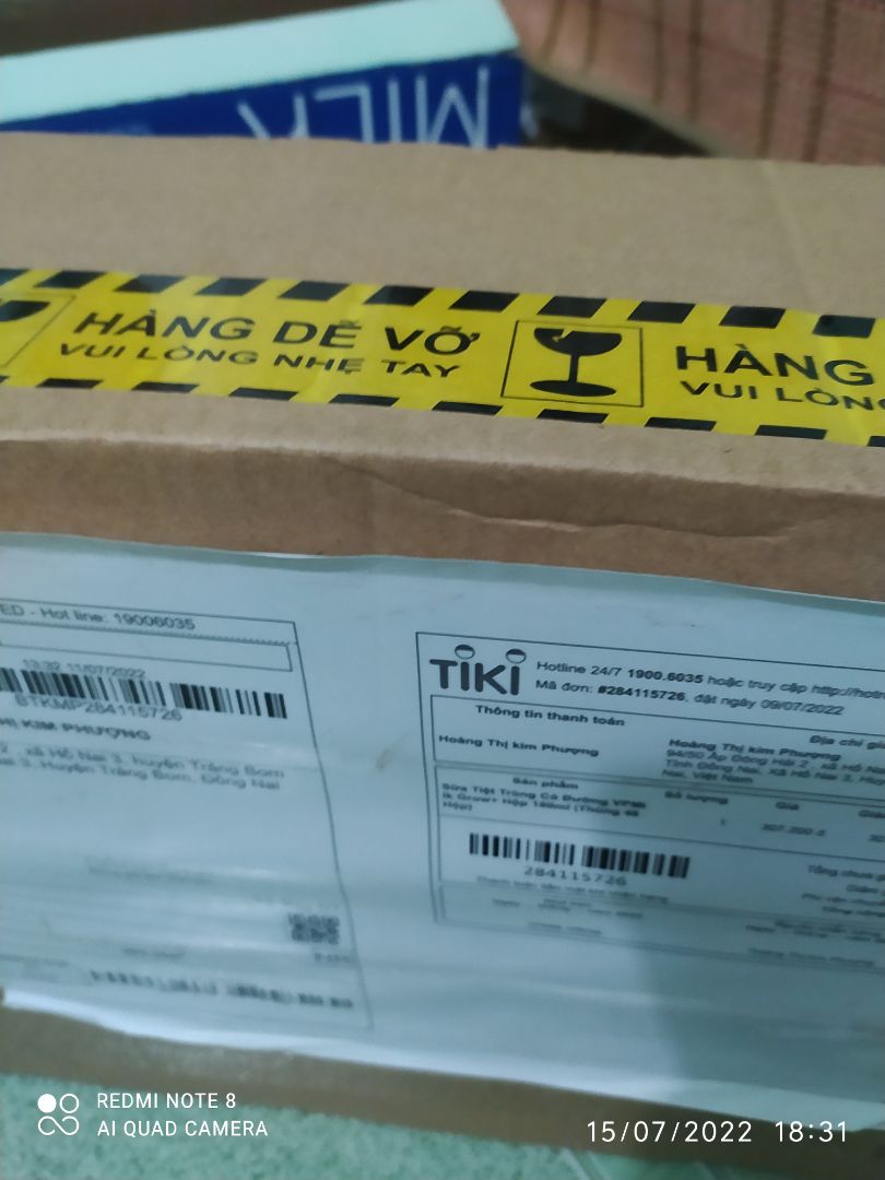 Shop đóng gói cực kỳ cẩn thận không chê vào đâu được, hạn sử dụng cũng còn xa nha mọi người, sữa uống béo,tương đối ngon.