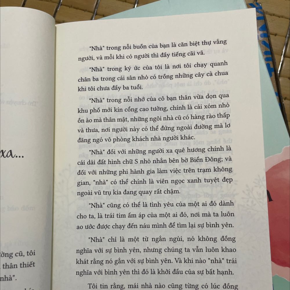Tiki giao nhanh bất ngờ luôn dù mình chọn giao hàng bình thường(chỉ 4h là shipper gọi rồi). Chất lượng sách in rất đẹp, thẳng thớm khiến mình rất hài lòng. Hội giựt sách cô hồn nên giá cũng rẻ hơn bt. Còn nội dung thì mình chưa đọc nên chưa cho đánh giá được