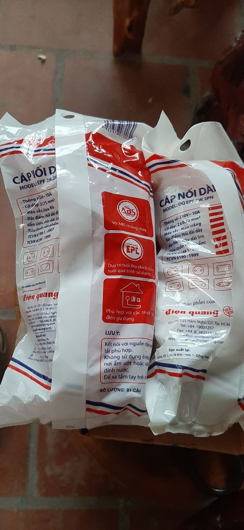 Chất lượng của Điện Quang thì khỏi phải bàn rồi. Mình mua luôn 1 bộ 2m và 1 bộ 5m, đã *** thử, thấy ok. Hôm nào thử kéo cắm nồi lẩu điện xem có bị nóng không. Được cái giao hàng nhanh, đặt hôm trước hôm sau đã ship ngay.