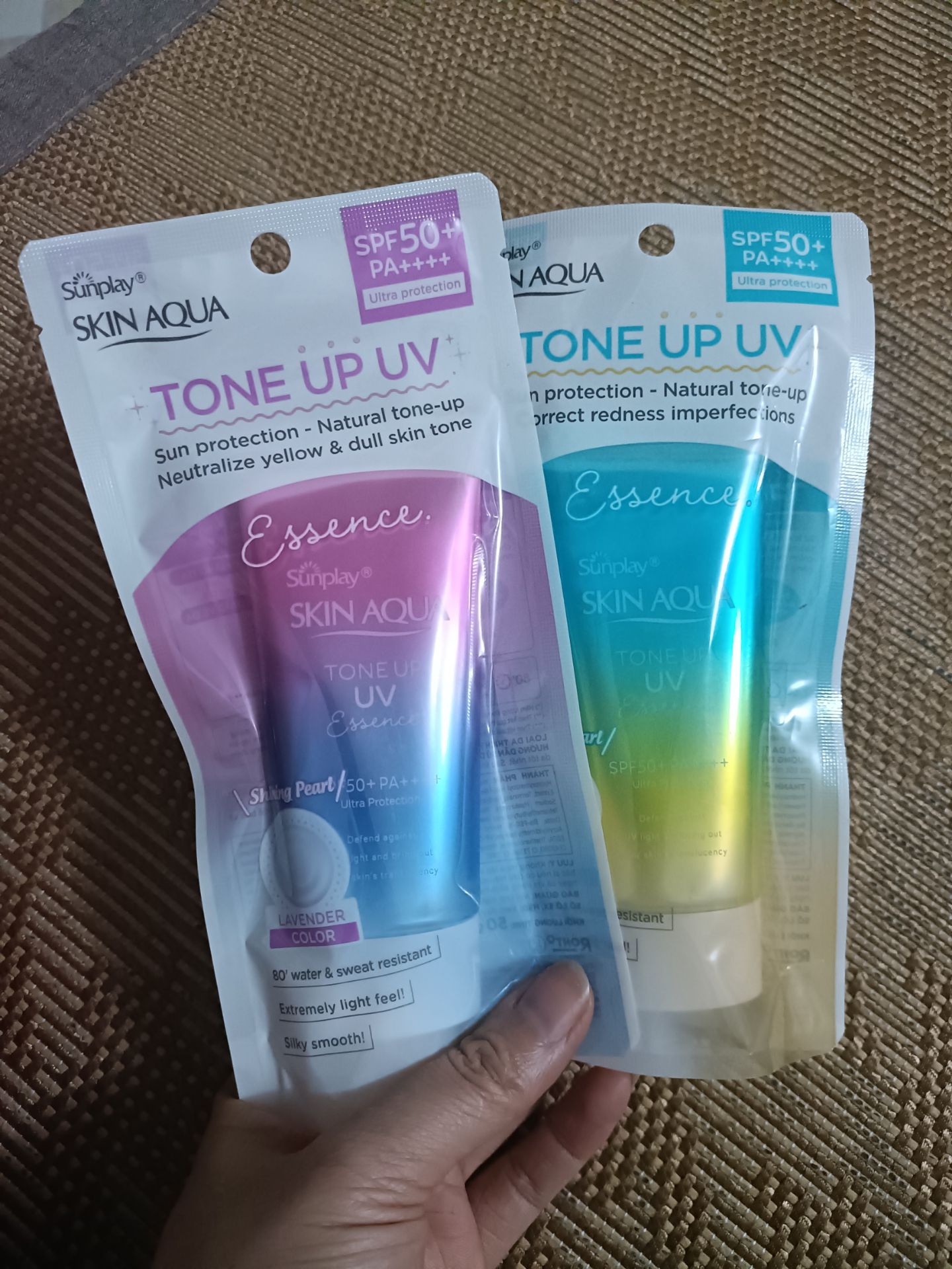 Sản phẩm không có vấn đề
Tiki giao hàng nhanh
Nhân viên giao hàng thân thiện, lịch sự 
Nhưng shop không trung thực, quảng cáo là có quà tặng , cụ thể là tặng son dưỡng cho đơn từ 229k từ 1-11/10 trong khi đơn của mình 278k , đặt 10/10 mở ra không thấy quà gây thất vọng !