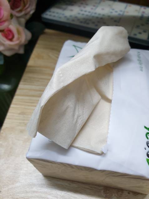 giấy xài ok lắm. tiện và bảo vệ môi trường hơn khăn ướt. giá rẻ