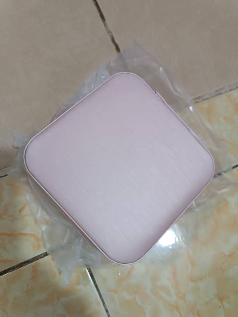 Gói kĩ, đẹp. Nhưng trừ 1đ vì nó bị trầy