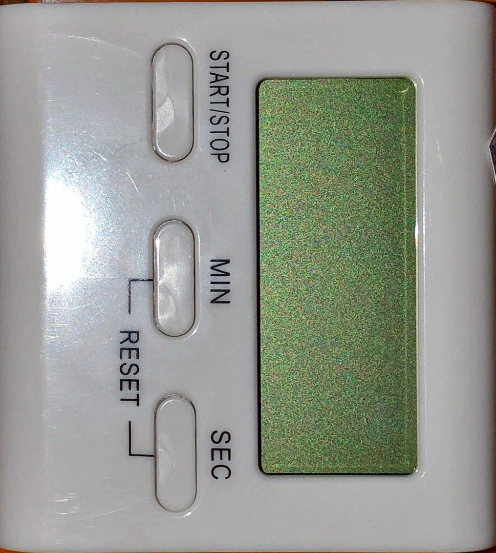 Đồng hồ mình mua để sử dụng hẹn giờ ngâm dụng cụ y tế. Mua 2 lâu rồi nhưng hỏng mất nhưng vẫn thích dùng loại này. Nếu dùng trong nhà bếp chắc bền hơn vì k phải tiếp xúc hoá chất.