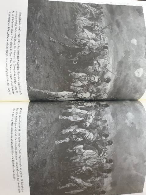 Sách đẹp còn nguyên tem, có cả hình ảnh minh hoạ các trận đánh và nhân vật lịch sử, tiếc là ko có ảnh màu. 1 cuốn sách rất đáng mua về trận đánh cuối cùng của vị Hoàng đế Pháp khuynh đảo cả Châu âu.