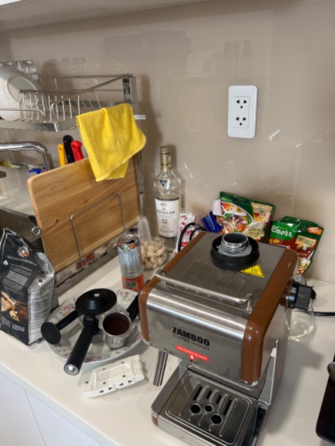 Tôi mua hàng, cắm điện vào, máy không hoạt động, nhắn tin cho shop, không nhận được phản hồi