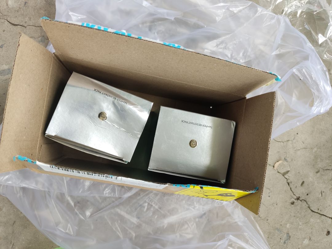 Sản phẩm thì ok, mua 4 lần bị 3 lần kèm quà tặng nhưng chẳng thấy đâu. vậy làm ơn mai mốt đăng đừng để kèm quà tặng để kh khỏi phiền. cho 2 sao cho chất lượng sp. 000 sao cho cách bán hàng *** kh hàng, ko tôn trọng kh