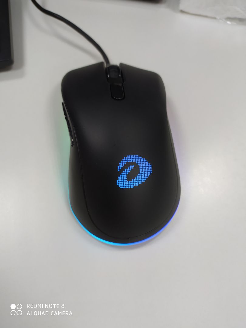 Sản phẩm đẹp, sử dụng mượt.
Tiki giao hàng nhanh
Đang dùng chuột cũ dùng con lăn êm tay hơn nên chuyển qua dùng con này cảm thấy có hơi cứng nhưng không sao, chất lượng vẫn rất tốt nhé