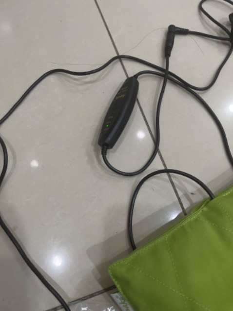 Gối kg nóng, tôi đã cắm rất lâu mà độ nóng rất yếu. Lần trước tôi mua 1 cái thì hệ thống làm nóng rất tốt. Cần liên hệ để đổi lại sản phẩm