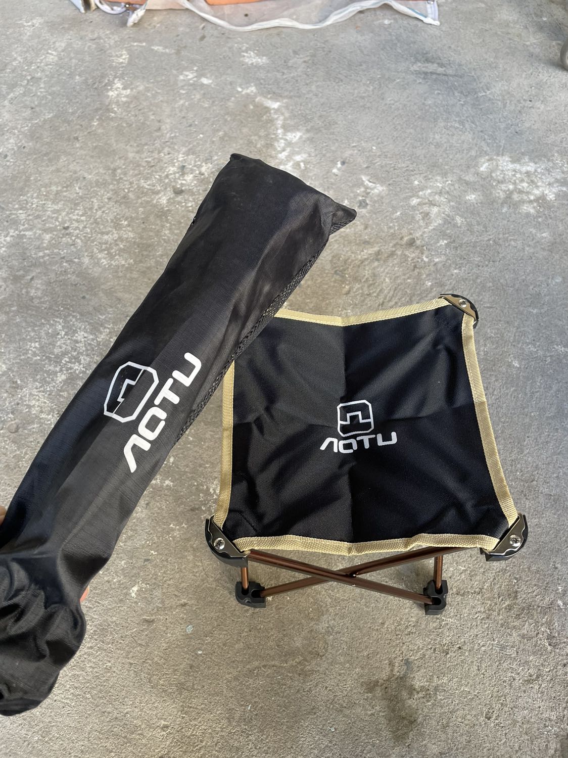 Shop cực kì uy tính. Hàng chất lượng. Dù có trục trặc nhỏ về vấn đề giao hàng. Nhưng shop hỗ trợ rất nhiệt tình. Đáng được nghìn sao hơn.