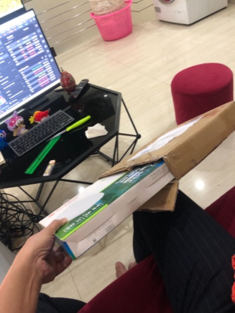 Mua hai sản phẩm mà chỉ giao một bọn này *** thật