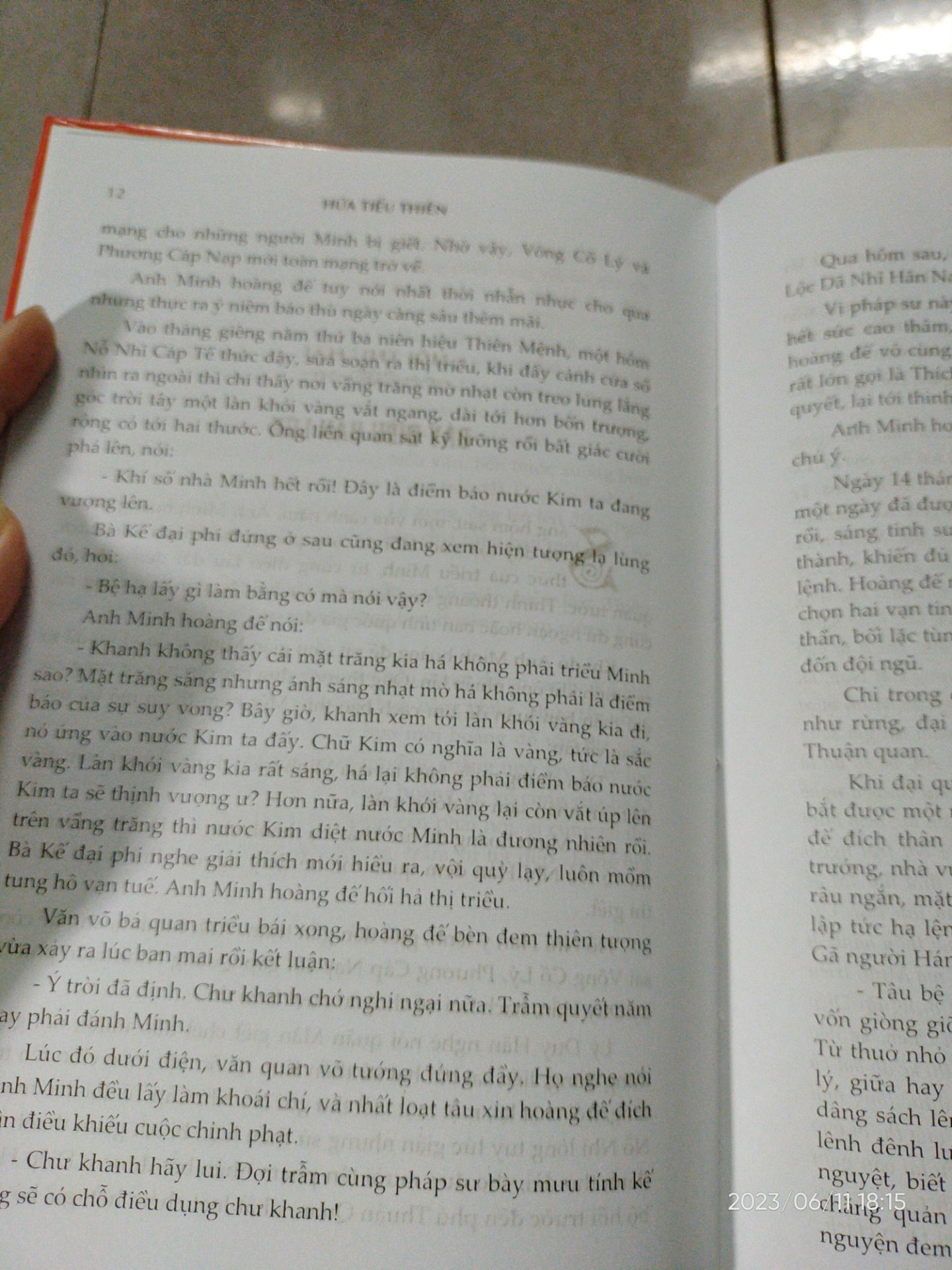 Sách xuất bản lâu , có vài trang bị rơi khỏi gáy, giấy mỏng, nội dung khá hay , mong bộ này có ngày được tái bản , để mình được sở hữu bản mới