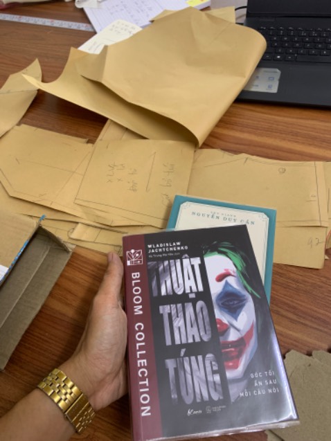 Vê đóng gói ở tiki mục sách thì không có gì phải bàn nữa, mình đã mua sách trên tiki nhiều năm qua. 
Nội dung cuốn này đọc được vài trang nhưng đúng gu nên mình khá hài lòng.